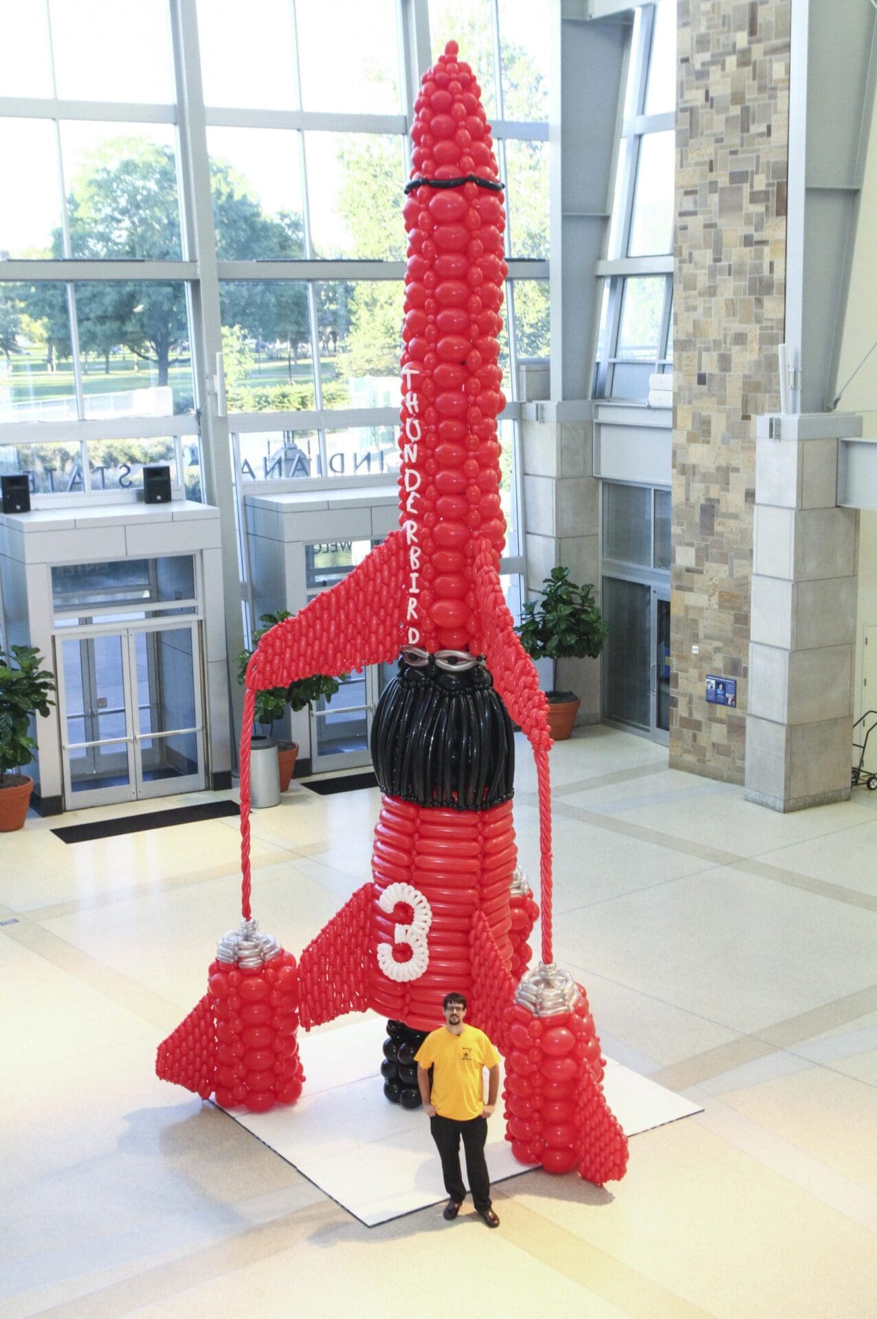 Balloon Artist Makes Thunderbird 3 From 2,400 Balloons